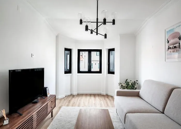 Ocean Breeze: T1 Apartment In Cascais