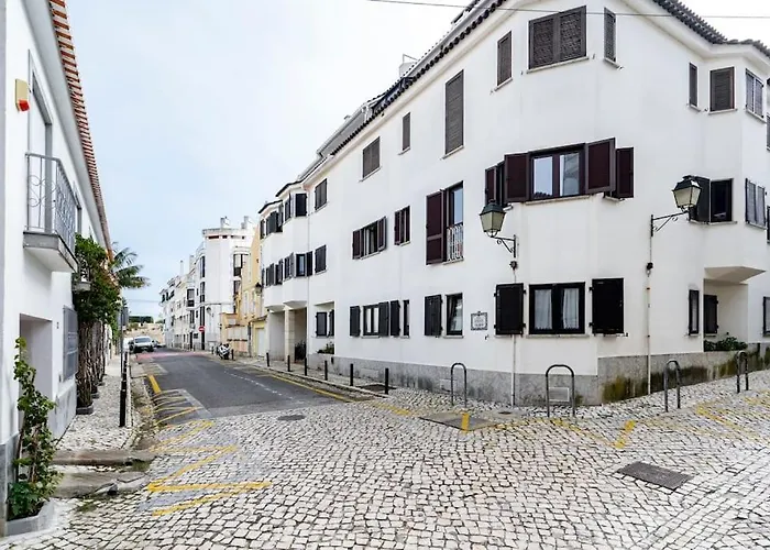 Ocean Breeze: T1 Apartment In Cascais
