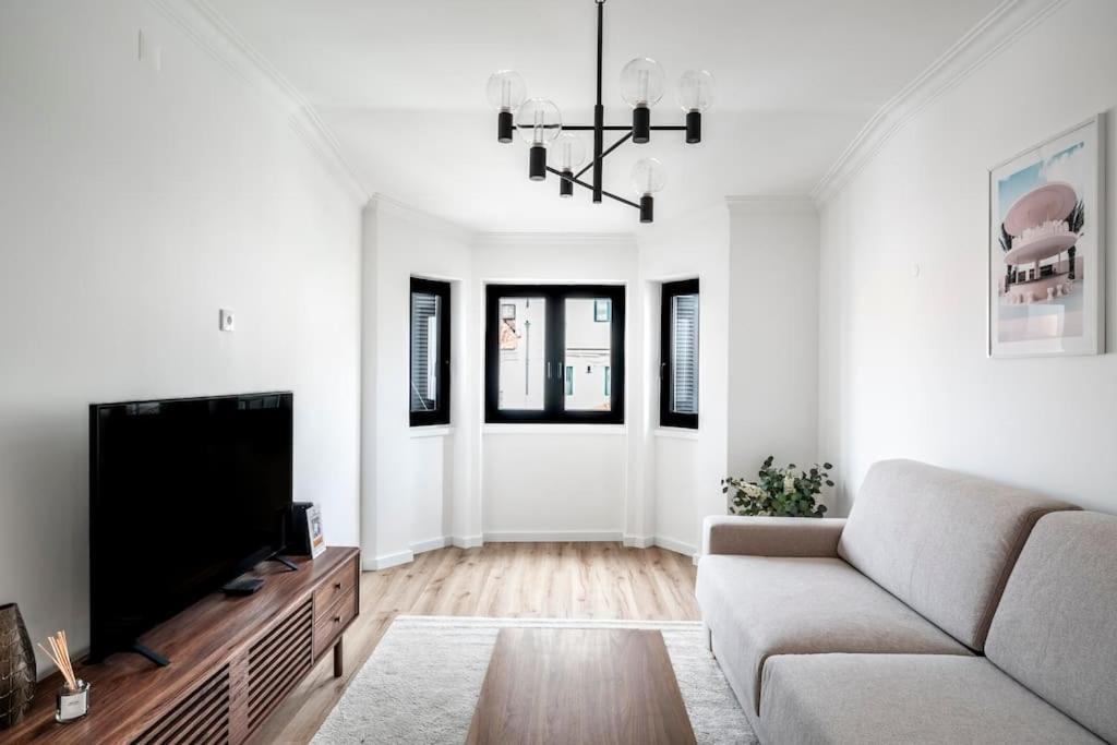 Apartment Ocean Breeze: T1 In *