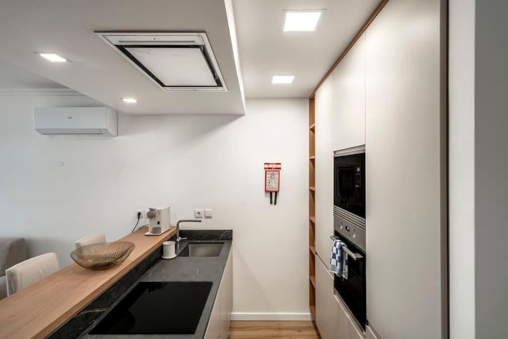 Ocean Breeze: T1 In Apartment Cascais